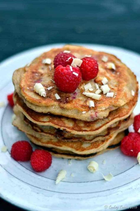 White Chocolate Chip Pancakes, Weight Watchers Breakfast Ideas, White Chocolat, Raspberry Pancakes, Apartment Meals, Raspberry White Chocolate, Becoming A Chef, Chocolate And Raspberry, Special Breakfast