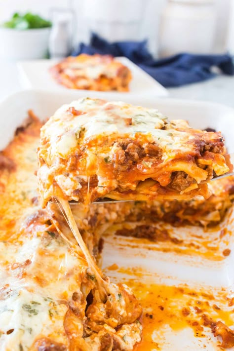 Make ahead lasagna full of authentic Italian flavor. A perfect family dinner. | happymoneysaver.com #lasagna #italian #melty #comfortfood #supper Freezer Lasagna Recipe, Make Ahead Lasagna, Freezer Lasagna, Pregnancy Freezer Meals, Freezer Casseroles, How To Cook Lasagna, Easy Homemade Lasagna, Lasagna Easy, Postpartum Prep