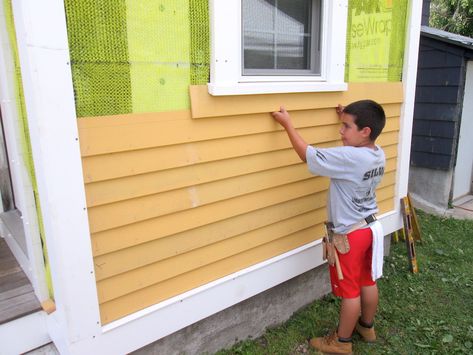 Installing clapboard siding. Exterior Walls Design, Clapboard Siding Exterior, Shoebox Dollhouse, Exterior Siding Options, Hardboard Siding, Hardy Plank Siding, Shed Playhouse, Diy Home Upgrades, Walls Design