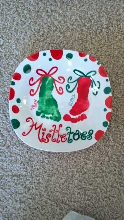 Diy Christmas Plate, Mistletoes Footprint Craft, Mistletoe Footprint, Cookies For Santa Plate, Footprint Crafts, Fun Christmas Crafts, Painted Pottery, Foot Print, Christmas Keepsakes