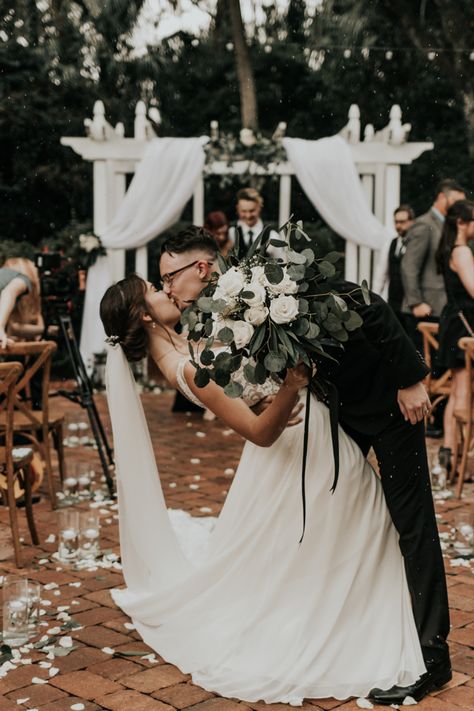 Wedding First Dance Photography, Second Kiss Wedding, Middle Of The Isle Kiss, Kiss Halfway Down Aisle, Kiss Down The Aisle, Wedding Aisle Kiss Photo, Wedding Aisle Kiss, Aisle Kiss Wedding, Mid Aisle Kiss Wedding