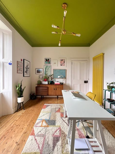 Green And Yellow Home Decor, Olive Green Ceiling, Color Pop Interior Design, Dark Paint Room, Maximalist Paint Colors, Rooms With Painted Ceilings, Colored Ceiling Ideas, Avocado Green Paint, Colourful Home Office