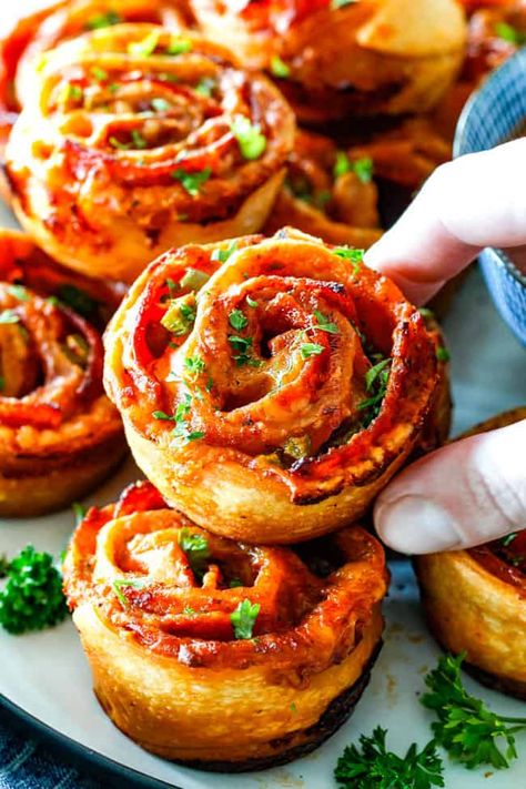 Pillsbury Pizza Dough, Pepperoni Pinwheels, Pillsbury Pizza, Fun Meals, Pizza Pinwheels, Pizza Roll Up, Pizza Ball, Pinwheel Appetizers, Pizza Appetizers