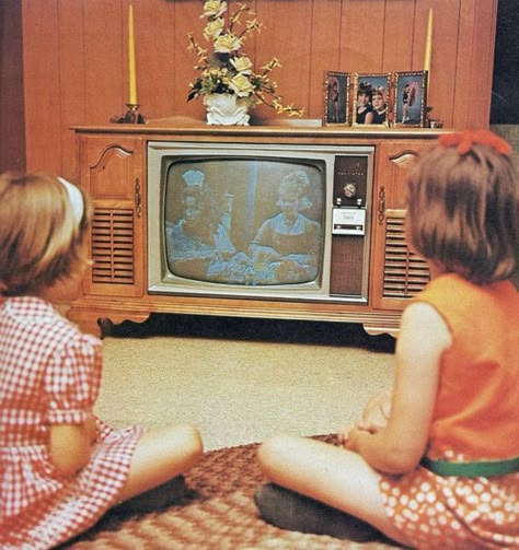 Vintage TV: Tv Vintage, Vintage Television, Retro Tech, Television Set, Tv Sets, Tv Station, Vintage Space, Three Children, Vintage Tv