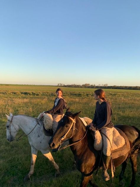 Horseback Riding Aesthetic, My Love Photo, Chestnut Springs, Granola Girl Aesthetic, Equestrian Aesthetic, Horse Aesthetic, Foto Poses, Ranch Life, Horse Life