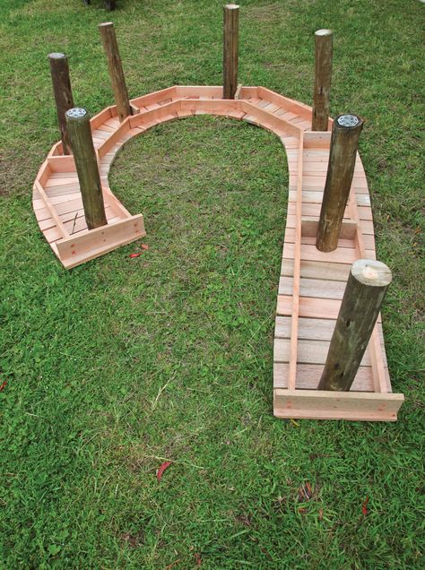 Diy Curved Bench Outdoor, Diy Curved Bench, Curved Outdoor Benches, Diy Wooden Bench, Wooden Bench Diy, Bench Around Trees, Backyard Bridges, Fire Pit Bench, Steel Decor