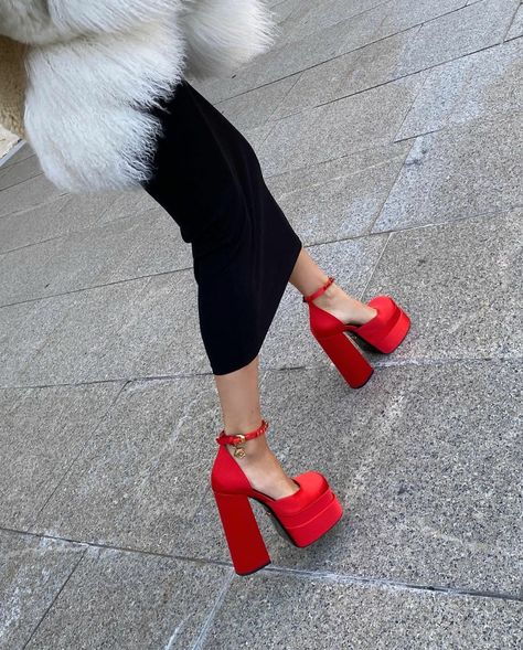 Versace Heels, Pretty Shoes Sneakers, Cute Shoes Heels, Red High Heels, Versace Outfit, Super High Heels, Girly Shoes, Satin Pumps, Aesthetic Shoes