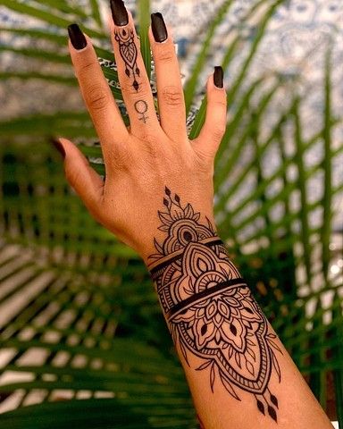 Maddie Hand Wrist Tattoo, Wrist Hand Tattoo, Fingers Tattoo, Mandala Tattoos For Women, Mandala Hand Tattoos, Tattoo Sleeve Ideas, Autumn Tattoo, Henna Inspired Tattoos, Holly Hobby