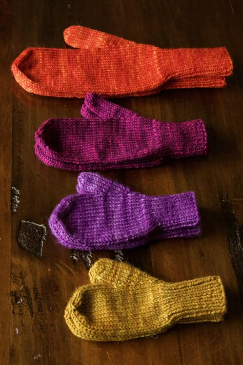 Knitting Mittens, Knitted Mittens Pattern, Things To Knit, Knitted Mittens, Winter Mittens, Knit Gloves, Knit Projects, Quick Knits, Mittens Pattern