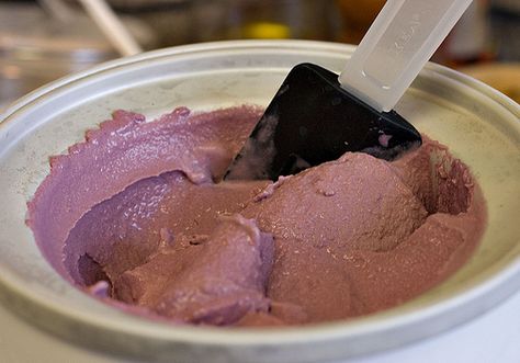 Black Raspberry Recipes, Raspberry Ice Cream Recipe, Kitchen Aid Ice Cream Recipes, Black Raspberry Ice Cream, Kitchen Aid Ice Cream, Frozen Deserts, Royal Recipe, Black Raspberries, Trim Healthy Recipes