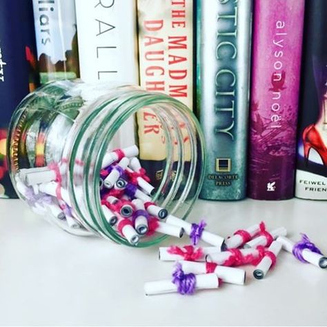 TBR jar for when you can't decide what to choose Fantastic idea! #TBR #ilovetoread #bookstagram #tbrjar #greatidea Tbr Jar Ideas, Tbr Ideas, Book Jar, Tbr Jar, Cottagecore Books, Subscription Box Ideas, Coastal Cottagecore, Booktok Aesthetic, Jar Image