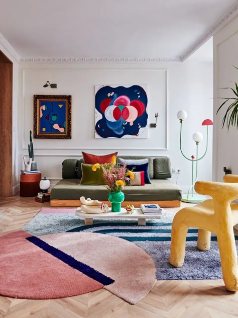 Colorful Apartment, Interior Design Per La Casa, Memphis Style, Interiors Magazine, Memphis Design, Colourful Living Room, Style Deco, Eclectic Design, Eclectic Interior