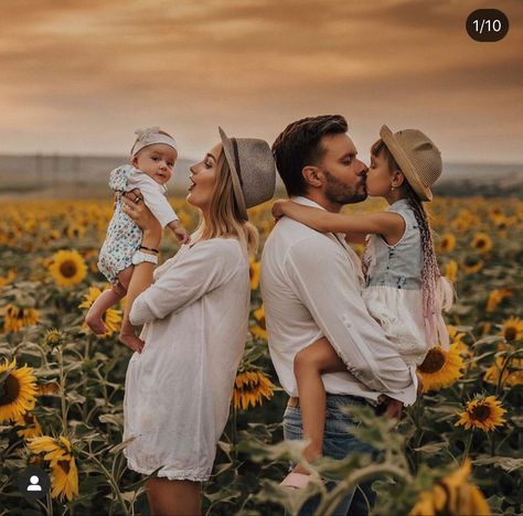 Sunflower Family Photo Shoot, Sunflowers Family Photoshoot, Family Photoshoot Sunflower Field, Sunflower Photoshoot Ideas Family, Family Photos In Sunflower Field, Wildflower Family Photoshoot, Sunflower Family Photos, Flower Field Family Photoshoot, Sunflower Family Pictures Outfits