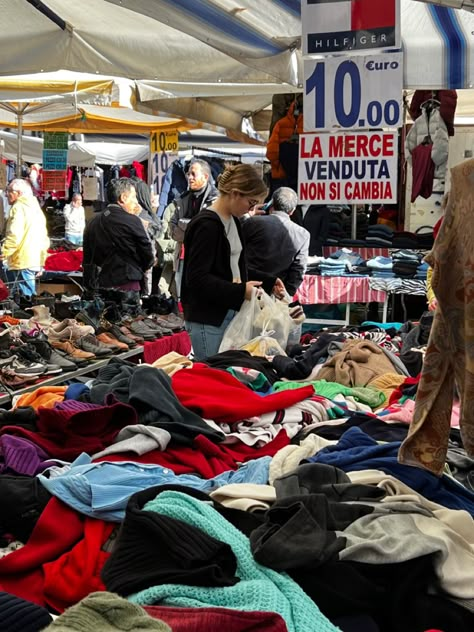 market in rome Italy Flea Market, Rome Flea Market, Italian Flea Markets, Flea Market Clothes, Italy Dump, Rome Market, Flea Market Aesthetic, Rome Shopping, Rome Tips