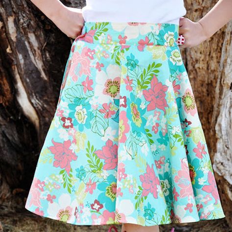 A Circle Skirt.....WITH POCKETS! Tulle Skirt Tutorial, Wedding Dress Pockets, No Sew Tutu, How To Make Tutu, Sew Crafts, Wedding Dress With Pockets, Dress Pockets, Sewing Projects For Kids, Batik Dress