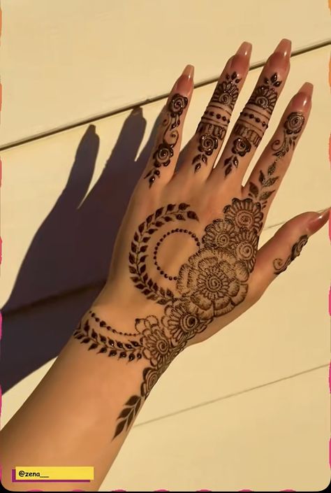 Henne Tattoo, Henna Designs Back, Henna Designs Wrist, Henna Nails, Henna Inspired Tattoos, Finger Henna Designs, Tato Henna, Henna Tattoo Hand, Henna Tattoo Designs Hand