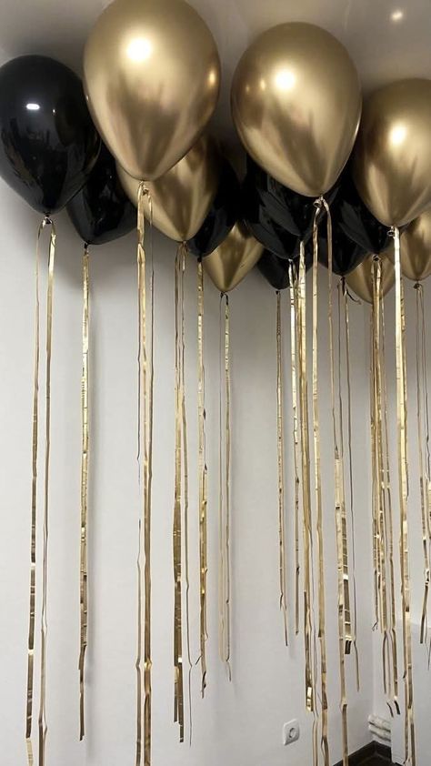 Golden Birthday Men, Formal Ball Decorations, Nye Party Decorations Aesthetic, 21st Birthday Black And Gold Theme, Gold And Black New Years Party, House Party Inspiration, Black And Gold Birthday Aesthetic, Black Gold White Birthday Decorations, Nye House Party Decorations