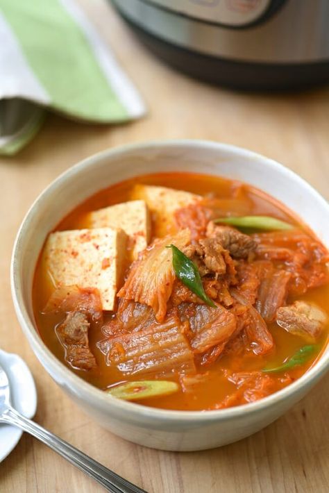 Kimchee Soup, Kimchi Jjigae Recipe, Vegan Kimchi Recipe, Jjigae Recipe, Korean Bapsang, Kimchi Stew, Kimchi Jjigae, Recipe Korean, Vegan Kimchi