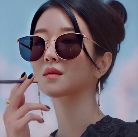 Seo Yeaji, Seo Yeji, Seo Ye-ji, Glasses Trends, Ye Ji, Its Okay To Not Be Okay, Trendy Glasses, Fashion Eye Glasses, Stylish Glasses