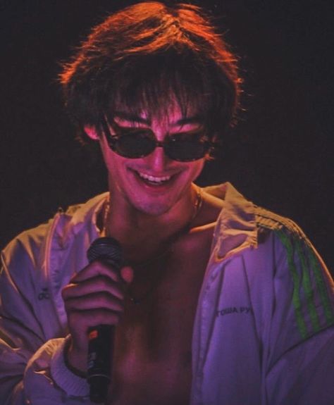 Filthy Frank Wallpaper, Dancing In The Dark, He Makes Me Happy, Robert Pattinson, Pretty Men, Mood Pics, Music Artists, Album Covers, Pretty People