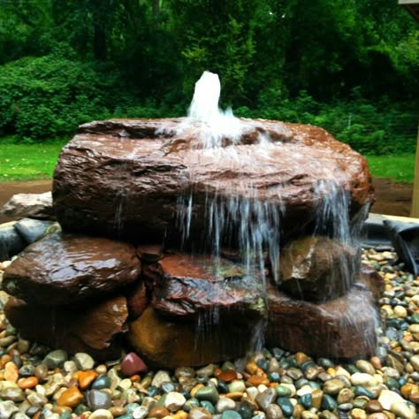 * this size! Diy rocks. Backyard Water Fountains, Pondless Water Features, Water Fountain Design, Kolam Air, Diy Water Feature, Small Front Gardens, Taman Air, Rock Fountain, Garden Water Features