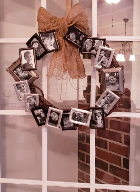 Memorial Picture Wreath, Grandparents Picture Frame Ideas, Picture Frame Memory Wreath, Family Wreath Ideas, Picture Wreath Diy Family Photos, Photo Wreath Diy, Barbque Ideas, Cute Picture Frame Ideas, Frame Decoration Ideas