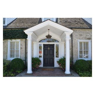 Front Entrances - Traditional - Exterior - Philadelphia - by John Neill Painting & Decorating, LLC | Houzz Porch Pendant Light, Exterior Pendant Lights, Porch Light Fixtures, Front Door Lighting, Front Porch Lighting, Lantern Lighting, Exterior House Remodel, Exterior Light Fixtures, Outdoor Chandelier