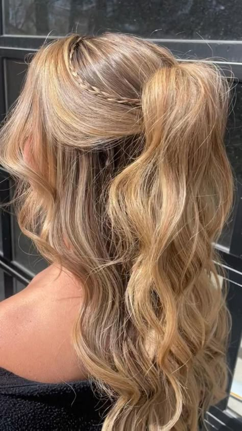 Fancy Date Hairstyles, Banquet Hair Ideas, Rush Hairstyles Sorority, Coronation Hairstyles, Snowball Hairstyles, Formal Hairstyles For Prom, Hairstyles For Winter Formal, Hair Styles Bow, Hear Stile