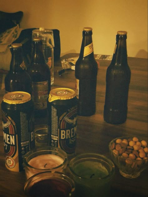 Cheap Beer Aesthetic, Beer Aethstetic, Alcohol Aesthetic Drinks Vintage, Guys Drinking Beer Aesthetic, Ginger Beer Aesthetic, Beer Cans Aesthetic, Craft Beer Aesthetic, Beer Aesthetic Drinking Night, Beers Aesthetic