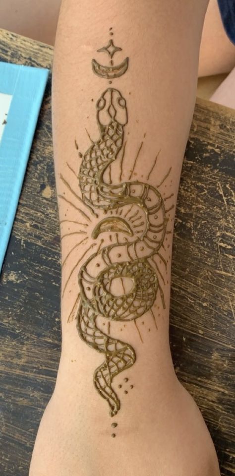 Grunge Henna Tattoo, Henna Vines Design, Henna Skull Designs, Halloween Henna Tattoos, Whimsical Henna, Mushroom Henna, Henna On Back, Henna Ideas Easy, Leg Henna Thigh