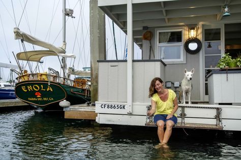 House Boat Living, Houseboat Remodel, Houseboat Ideas, Tiny Boat, Houseboat Living, Boat Living, Floating Homes, River Float, Working Boat