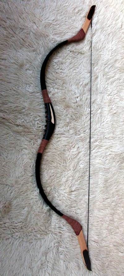 Hungarian set from leather - Recurvebowshop Horseback Archery, Traditional Recurve Bow, English Longbow, Horse Bow, Recurve Bows, Traditional Bow, Longbow, Recurve Bow, Turkey Feathers