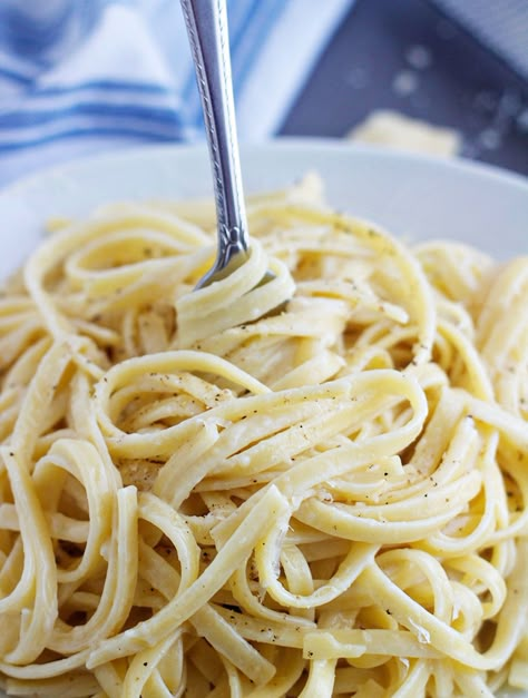 Fettuccunie with butter and cheese on a fork Buttered Fettuccine Noodles, Butter Fettuccine Noodles, Pasta With Butter And Cheese, Butter And Cheese Pasta, Fettichini Noodle Recipes, Fettucini Pasta Recipe, Fettuccini Recipes, Butter Sauce Pasta, Dinner Recipes Side Dishes