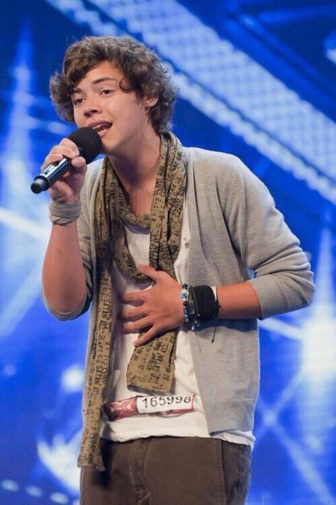 Harry's X Factor audition Harry Styles X Factor, Harry Styles Eras, Harry Eras, One Direction Infection, X Factor, Edward Styles, Harry Edward Styles, Larry Stylinson, Zayn Malik