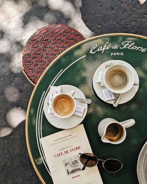 Paris Aesthetic, Coffee And Books, Oui Oui, Saint Germain, Coffee Break, Aesthetic Photo, 그림 그리기, Aesthetic Food, Dream Life