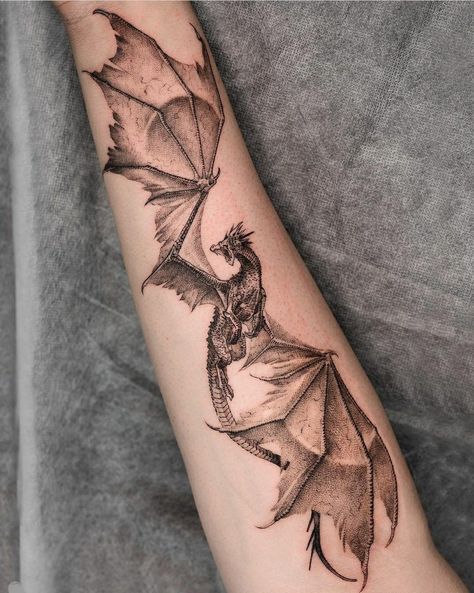 Small Dragon Tattoos, Bookish Tattoos, Dragon Tattoo Art, Dragon Sleeve Tattoos, Dragon Tattoo For Women, Fantasy Tattoos, Dragon Tattoos, Dragon Tattoo Designs, Elegant Tattoos