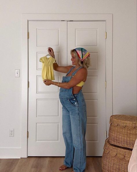 Bump Instagram Pictures, Realistic Maternity Photos, Cute Bump Outfits Summer, Cute New Mom Outfits, Street Maternity Style, Rachel Green Maternity Outfits, Bohemian Maternity Outfits, Overalls Maternity Outfit, Simple Maternity Outfits Summer