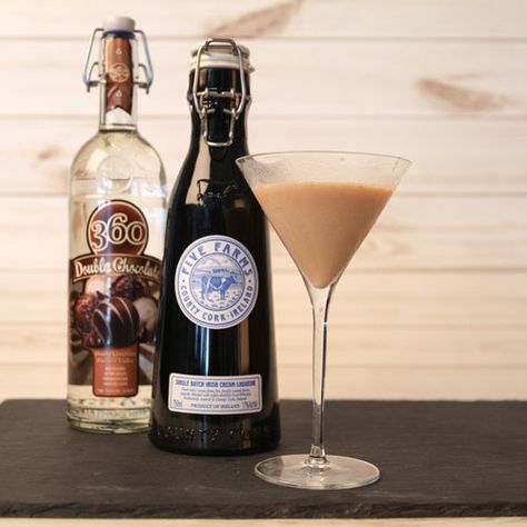 Irish Chocolate Truffle Martini - Five Farms Irish Cream Five Farms Irish Cream Recipes, Irish Cream Liquor Recipes, Truffle Martini, Irish Cream Recipes, Party Munchies, Irish Chocolate, Martini Recipes Vodka, Irish Cream Recipe, Chocolate Vodka