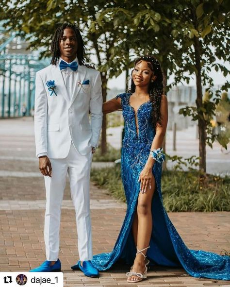 Purple Prom Black Couple, Prom Colors For Couples Black, Prom Colors For Couples, Prom Dates Couples, Prom Black Couples, Prom Color Ideas, Poses For Dance, Couple Prom Pictures, Homecoming Looks