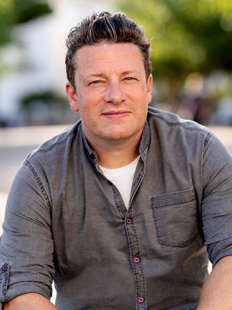 Jamie Oliver's simple supper recipes inspired by the Mediterranean from his new book — Prima Jaime Oliver, Rich Future, Simple Supper, Smash Board, Jamie Oliver Recipes, People Portraits, Supper Recipes, Not Okay, Jamie Oliver