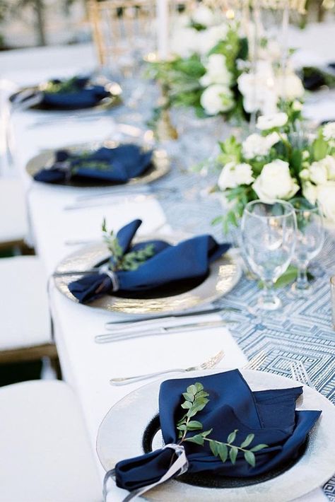 Wedding Table Decorations Blue, Blue Table Decorations, Royal Blue Wedding Theme, Navy Blue Wedding Theme, Classic Blue Wedding, Blue Wedding Receptions, Blue Table Settings, Blue Wedding Centerpieces, Dark Blue Wedding