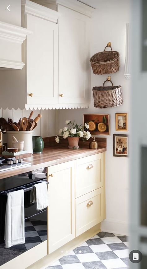 White Kitchen With Character, Oak Trim House, Yellow Cottage Kitchen, Pot Rail, Railroad Apartment, Tiny Cottage Kitchen, Nest Ideas, Cottage Vibes, Kitchen Cottage