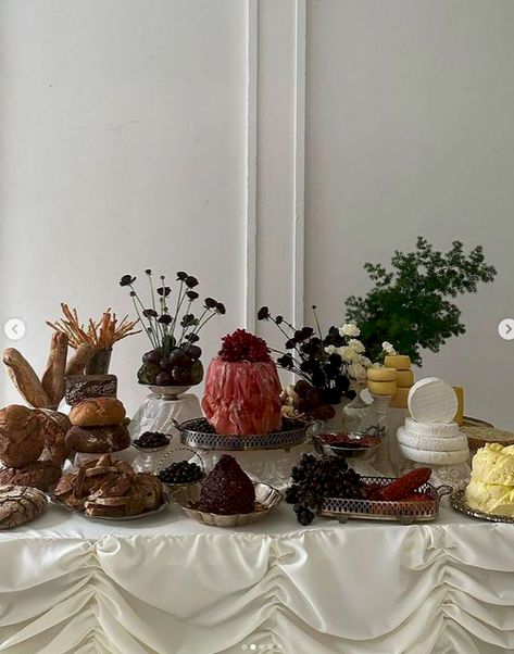 Live Dessert Station, Wedding Brunch Buffet, Parisian Dinner Party, Food Catering, Grazing Table, Dinner Table Setting, Grazing Tables, Inspo Instagram, Supper Club