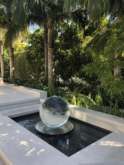 Amazing Water Features, Water Feature Pool Ideas, Square Water Feature, Recirculating Water Feature, Fountain Design Modern, Water Feature Interior, Modern Fountains Outdoor, Modern Yard Design, Interior Water Feature