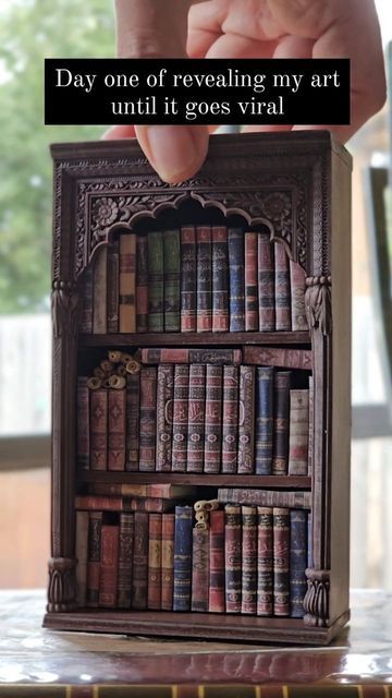 Miniature Dark Academia, Diy Harry Potter Miniatures, Victorian Bookshelf, Diy Dollhouse Books, Forest Library, Abandoned Library, Dollhouse Furniture Tutorials, Dollhouse Library, Miniature Bookshelf