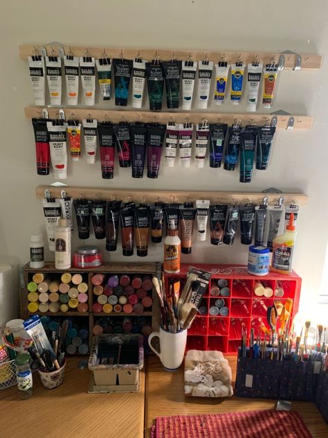 Oil Painting Organization, Paint Tube Aesthetic, Art Paint Storage Ideas, Tube Paint Storage Ideas, Art Paint Storage, Paint Tubes Storage, Paint Set Up, Paint Tube Storage Ideas, Painting Set Up