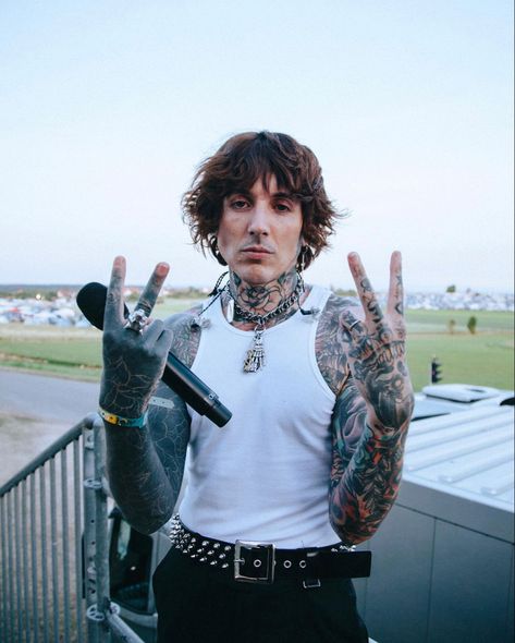 Olie Sykes, Oly Sykes, Shadow Moses, Drop Dead Clothing, Oli Sykes, Hot British Men, Oliver Sykes, Bring Me The Horizon, Black Veil Brides