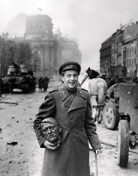 Battle Of Berlin, Soviet Soldier, Berlin 1945, Muhammed Ali, Ww2 Photos, German Soldiers Ww2, Military Artwork, Statue Art, History Images