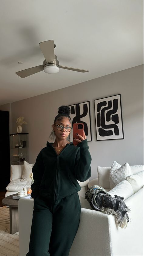 Chill Outfits Black Women At Home, Cute Outfits To See Your Boyfriend, Cute Chill Outfits Black Women Winter, Loungewear Outfits Black Women, Cozy Fits Black Women, Cozy Outfit Black Women, Cozy Outfits Black Women, Spring Lounge Outfits, Lounge Wear Black Women