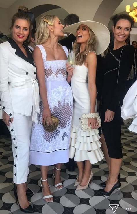 Queens Plate Horse Race Outfit, Darby Day Races Fashion, Horse Polo Outfits For Women, 2024 Derby Dress, Classy Races Outfit, Outfits For The Races Ladies Day, Womens Race Day Outfits, Horse Race Attire For Women, Races Fashion 2023